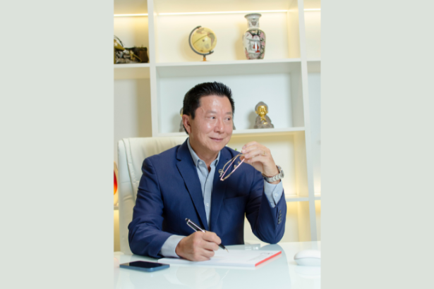 Prótese ou gordura? Ambas são opções eficazes para aumentar e modelar o bumbum, comenta Milton Seigi Hayashi.