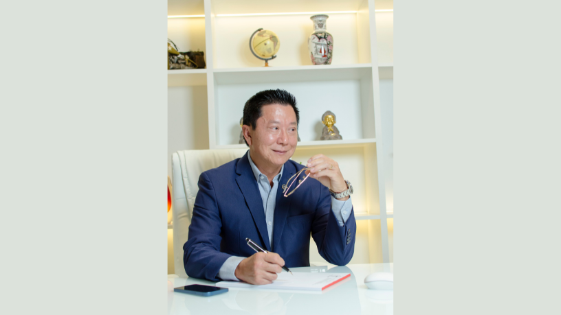 Prótese ou gordura? Ambas são opções eficazes para aumentar e modelar o bumbum, comenta Milton Seigi Hayashi.