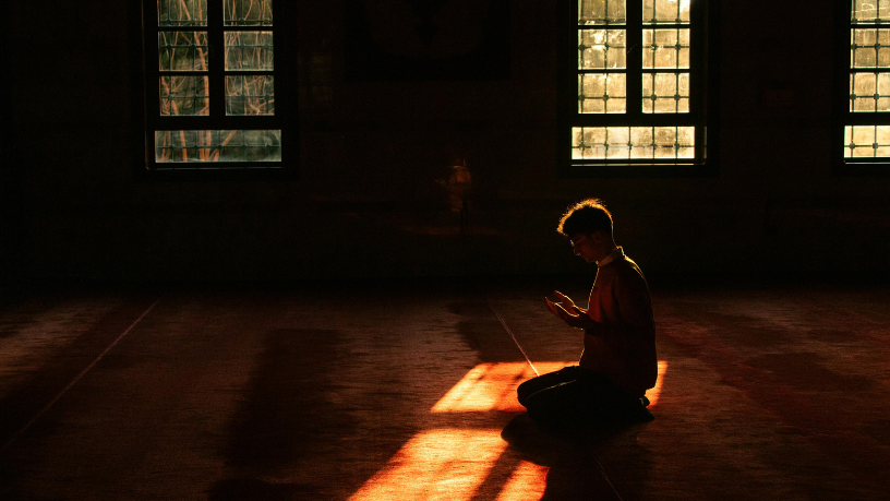 Entenda O que significa viver em estado de graça: Descubra com Jose Eduardo Oliveira e Silva a condição espiritual que fortalece a alma e sua importância na fé. Produção de Jose Eduardo De Oliveira e Silva.