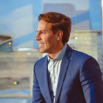 Ian dos Anjos Cunha explora como o biohacking no esporte desafia os limites do corpo humano em busca de performance.